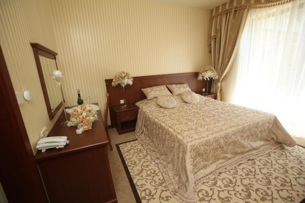 Hotel Dwór Kresowy Radymno Habitación foto