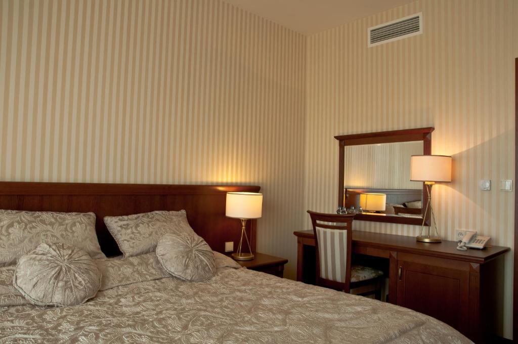 Hotel Dwór Kresowy Radymno Habitación foto