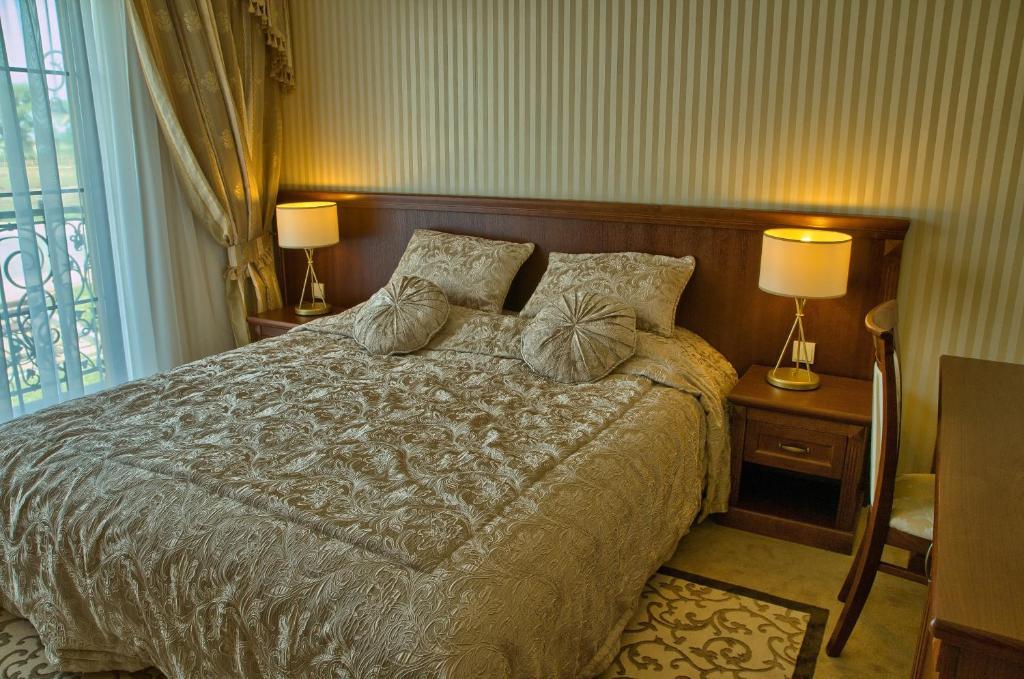 Hotel Dwór Kresowy Radymno Habitación foto